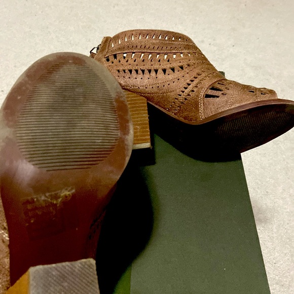 Worn 1x Sexy Brown Cut out Leather Booties🔥 - Picture 3 of 4